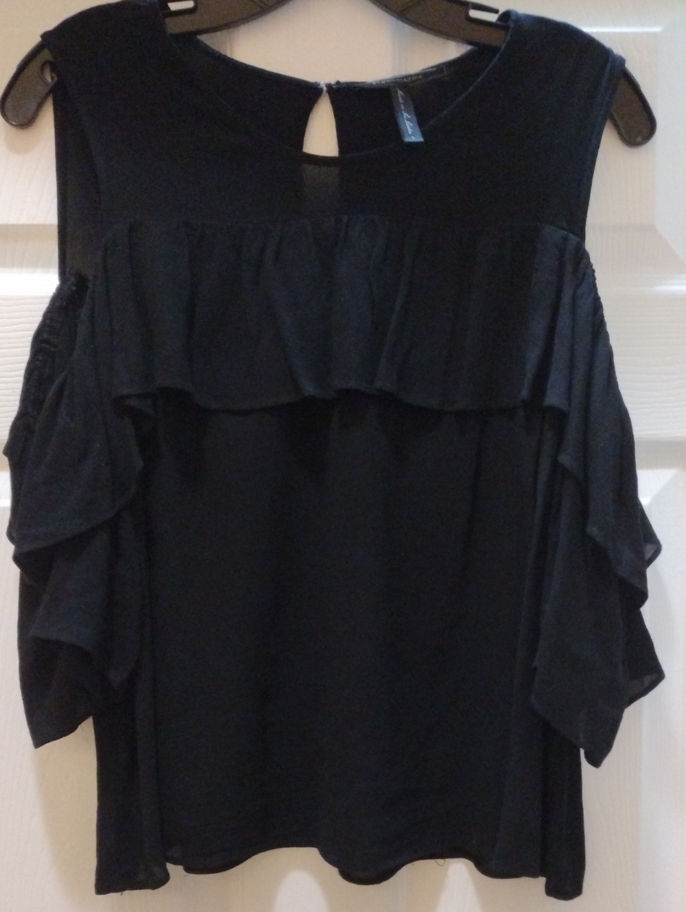 BCBGMaxAzriaWomen’s Black Flowy Ruffle Cold-Shoulder Top - Classic Style